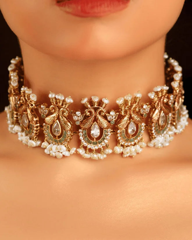 Necklaces & Chokers